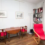 Beautiful & Spacious Apartment Near Montmartre