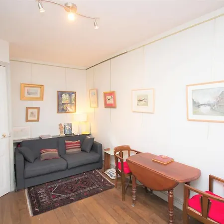 Beautiful & Spacious Near Montmartre Parigi