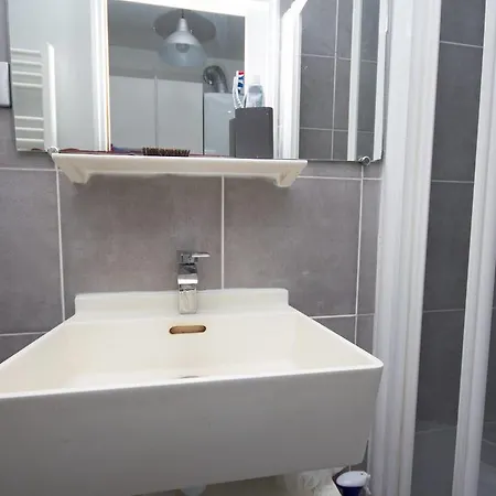 Beautiful & Spacious Near Montmartre Appartamento Parigi